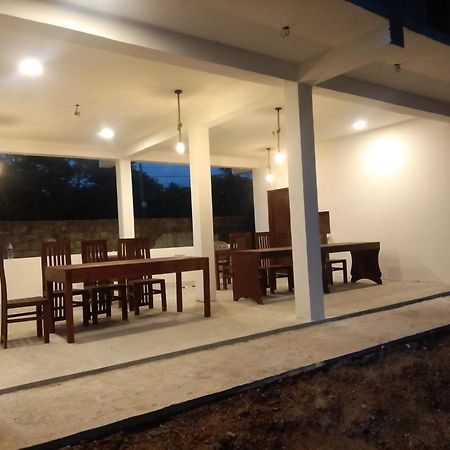 Kusuma'S Lazy Left Hotel Midigama Luaran gambar